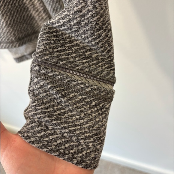 Lululemon Outrun 1/2 Zip Heathered Grey Pullover Jacket Athleisure Running Gym - Picture 7 of 10